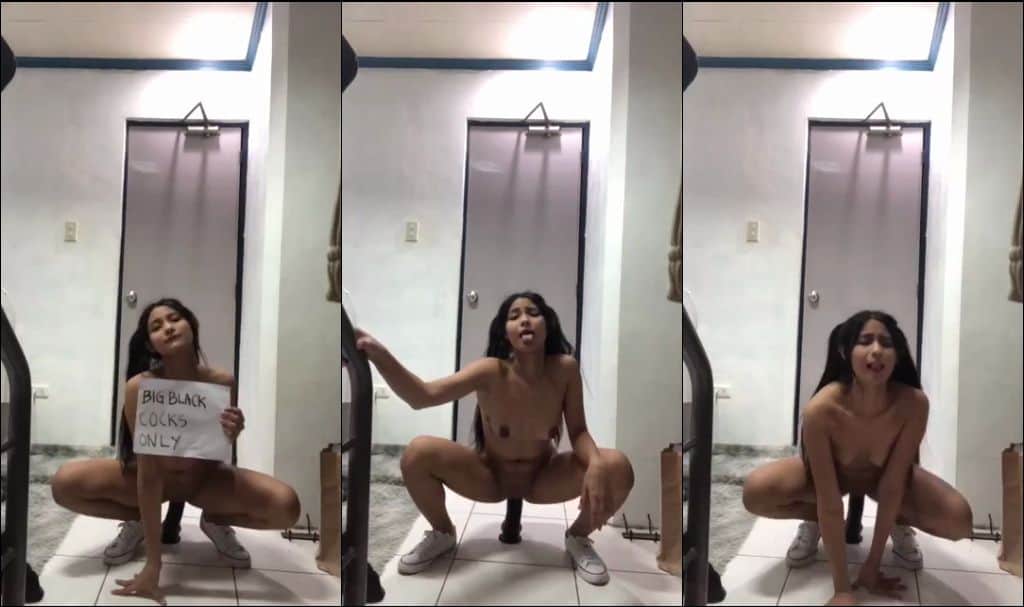 คลิปหลุด onlyfan แม่สาวน้อยสั่งของมาผิดไซส์จำใจต้องเล่นโชว์ โคตรใหญ่เลย