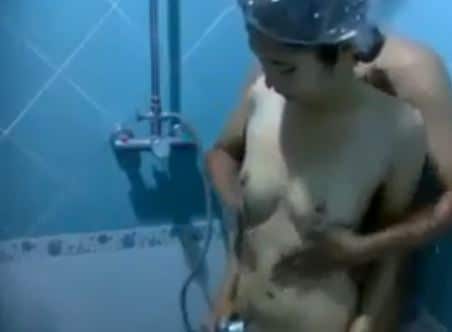 คลิปหลุด VK งานไทยทางบ้าน ตั้งกล้องเย็ดกันในห้องน้ำ เมียบอกวันนี้อาบไม่เสร็จแน่ๆ