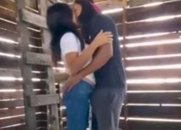 คลิปหลุด VK  งานไทยทางบ้าน พาเมียมาล่อหีที่กระท่อมกลางนาเปลี่ยนบรรยากาศดูบ้าง