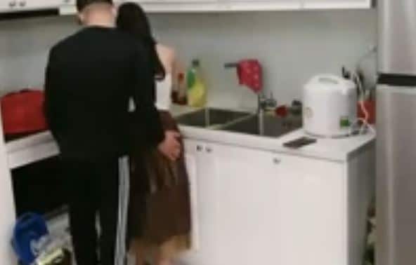 คลิปหลุด VK งานเด็ดทางบ้านพี่จีน เห็นเมียทำกับข้าวแล้วเกิดอารมณ์ จับเมียเย็ดครัวรัวไม่ยั้งเลย