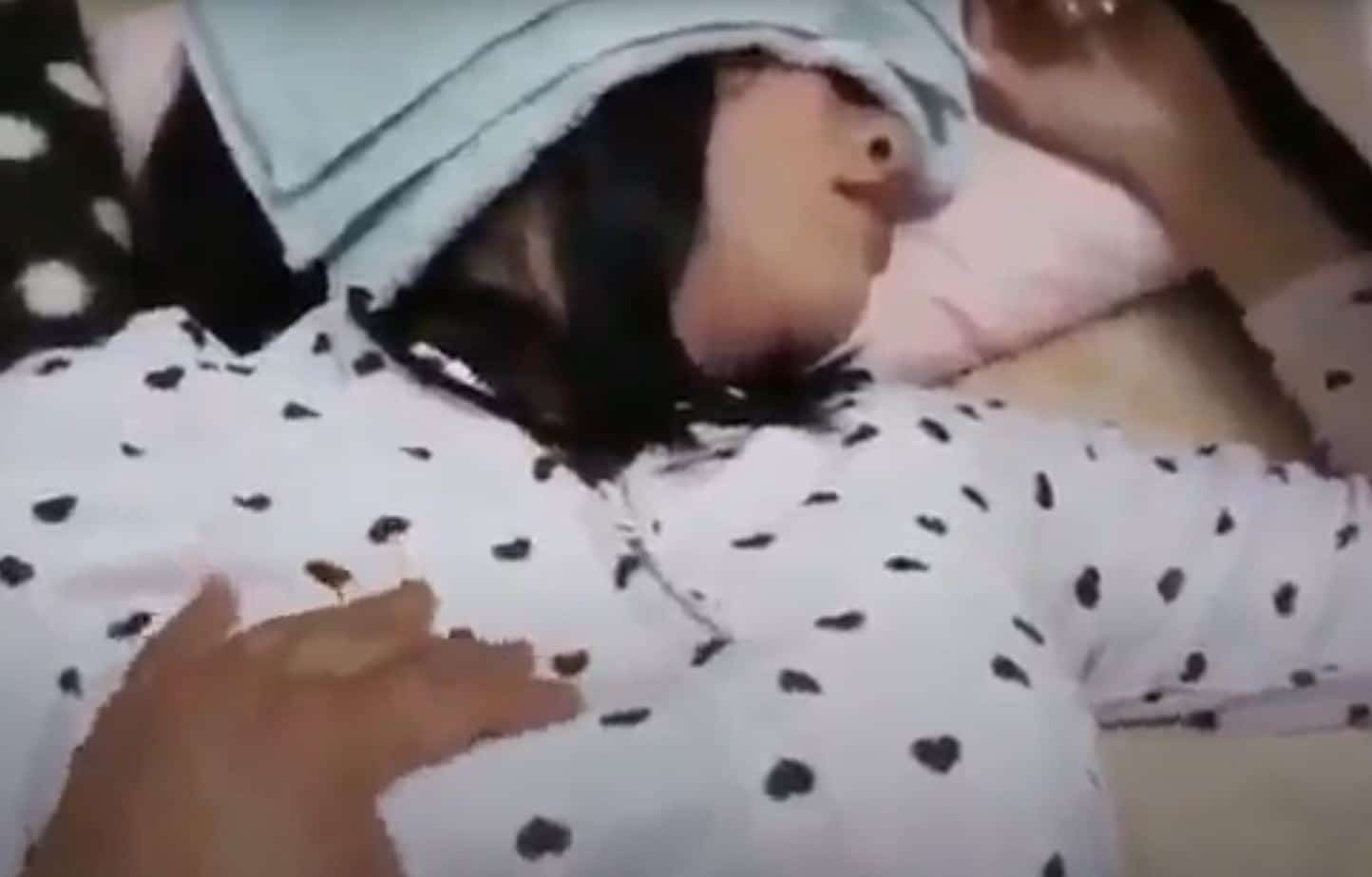 คลิปหลุด VK ทางบ้านไอ้หนุ่มเงี่ยนแทนที่จะดูแลแฟน กับมาเย็ดทั้งป่วย รัวควยใส่ไม่ยั้งเลย