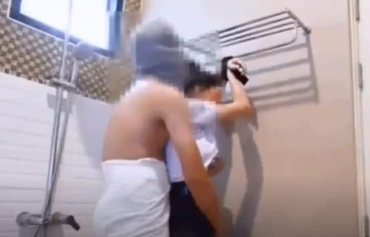 คลิปหลุด VK สาวไทยนักเรียนมอปลาย โดนไอ้หนุ่มเงี่ยน จับมาลงโทษในห้องน้ำ มัดแขนกระแทกหีอย่างเดือด