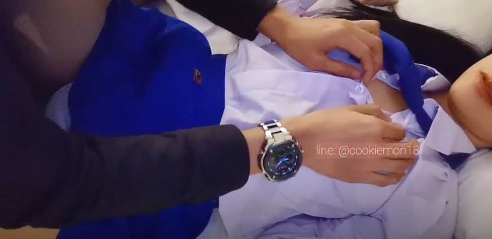 คลิปหลุด VK งานไทยในตำนาน น้องคุ๊กกี้ มากับชุดนักเรียนมอปลาย นอนนิ่งให้เขากระแทกหีชิวๆเลย