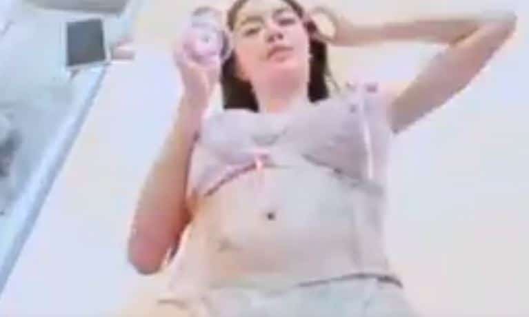 คลิปหลุด VK สาวไทยไอดอล ไลฟ์สดสุดเอ็กซ์โชว์เต้านมใหญ่ๆ งานดี น่าสอดใส่มากก