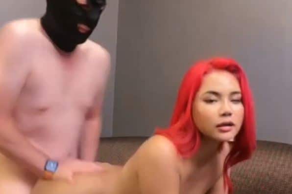 คลิปหลุด VK สาวไทยผมแดง ตั้งกล้องไลฟ์สดเย็ดกับพี่โม่ง เจอล่อท่าหมาเสียวจนทนไม่ไหวเลย