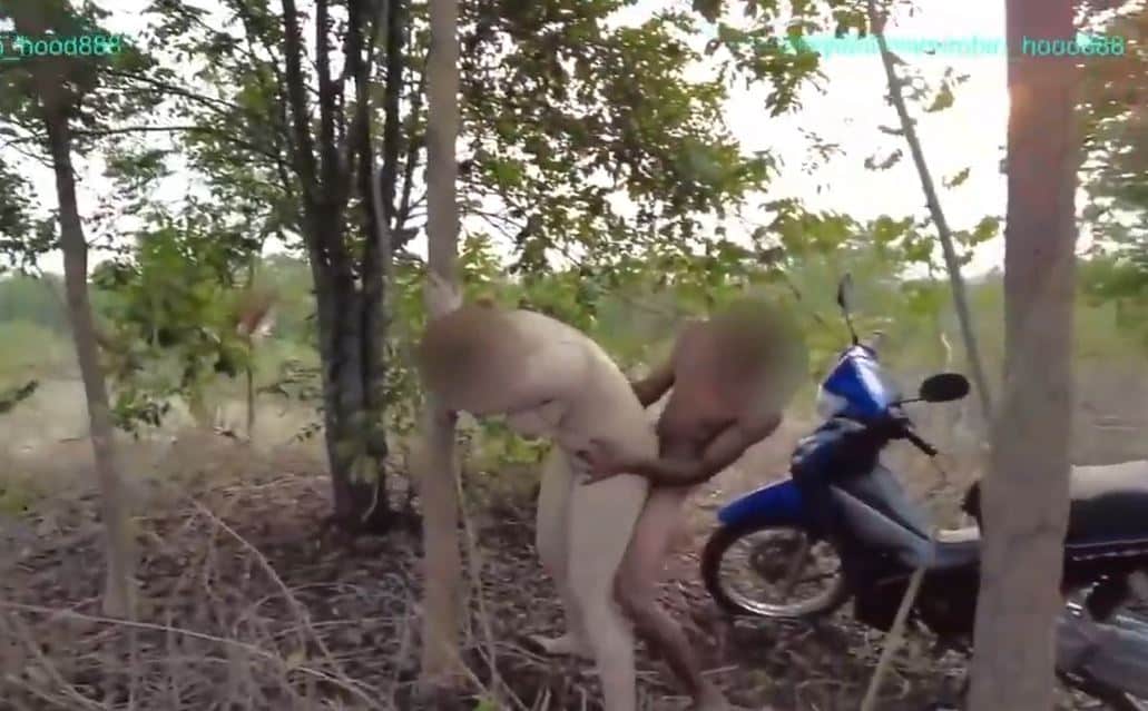 คลิปหลุด VK งานไทยบ้านๆ พาสาวสวยมาสวบหีที่สวน กระหนำควยอย่างโหด