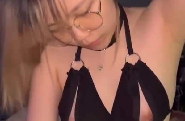 คลิปหลุด VK  สาวไทยสุดเอ็กซ์ น้องแว่นคนสวย ขึ้นขย่มควยผัวรัวเอวโคตรมันส์